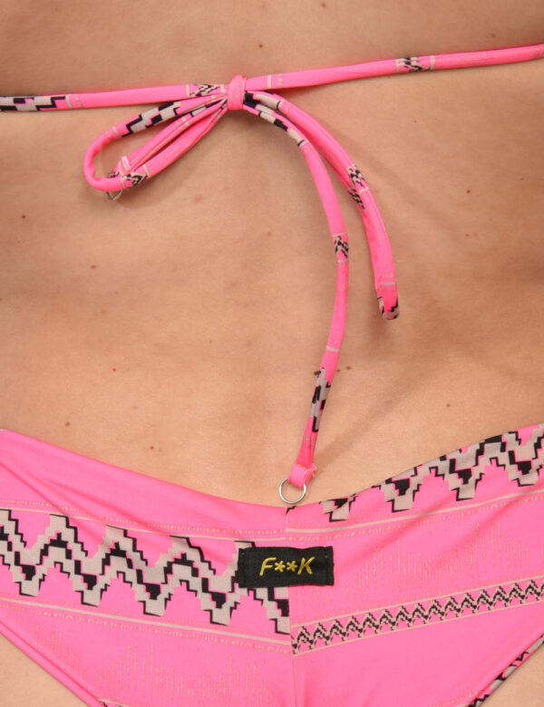 Bikini F**K Rosa - Costume modello bikini a triangolo più slip brasiliana su base rosa shocking e fantasia in marrone/beige.