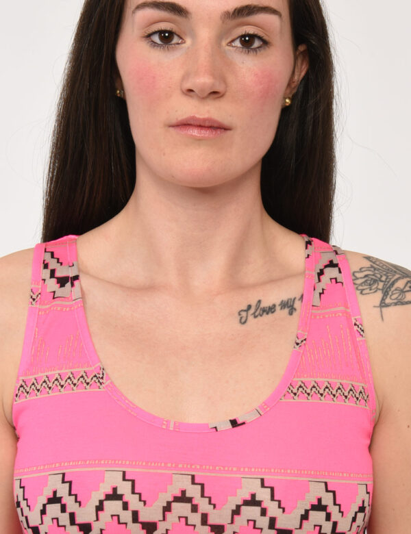 Abito F**K Rosa - Vestito lungo su base rosa shocking con fantasia marrone e spalline larghe. La vestibilità è morbida e reg