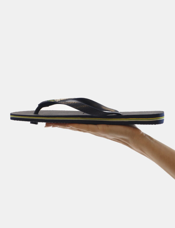 Infradito Havaianas Blu - Ciabatte modello infradito in total blu navy con stringa a Y coordinata e logo brand Brasile. La c