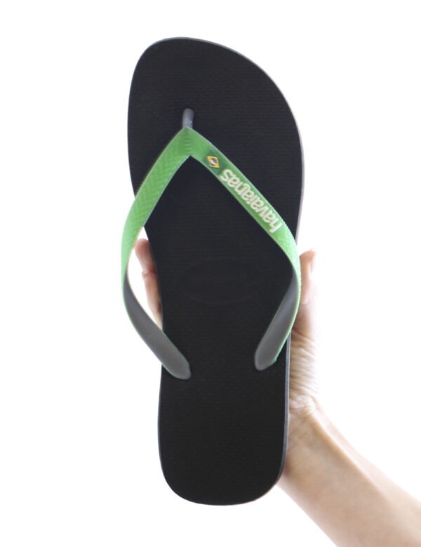 Infradito Havaianas Nero - Ciabatte modello infradito in total nero con stringa a Y verde e logo brand Brasile. La calzata è