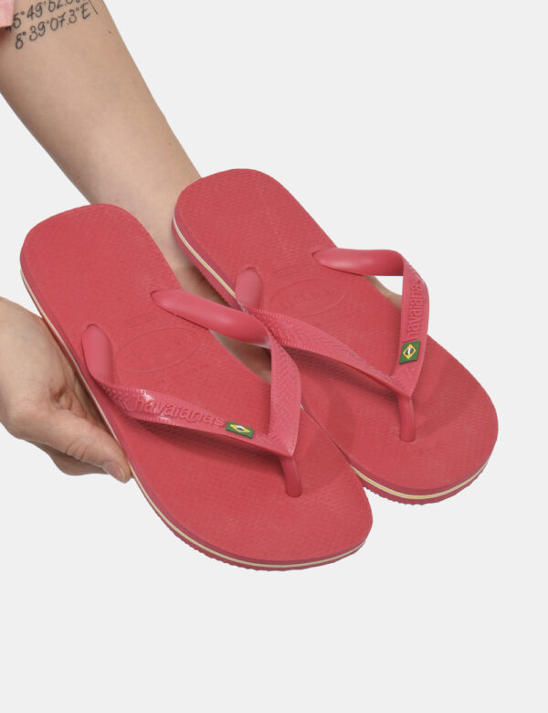 Infradito Havaianas Rosa - Ciabatte modello infradito in total rosa con stringa a Y coordinata e logo brand Brasile. La calz
