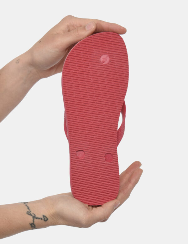 Infradito Havaianas Rosa - Ciabatte modello infradito in total rosa con stringa a Y coordinata e logo brand Brasile. La calz