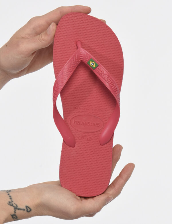 Infradito Havaianas Rosa - Ciabatte modello infradito in total rosa con stringa a Y coordinata e logo brand Brasile. La calz