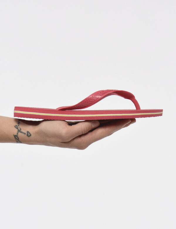 Infradito Havaianas Rosa - Ciabatte modello infradito in total rosa con stringa a Y coordinata e logo brand Brasile. La calz