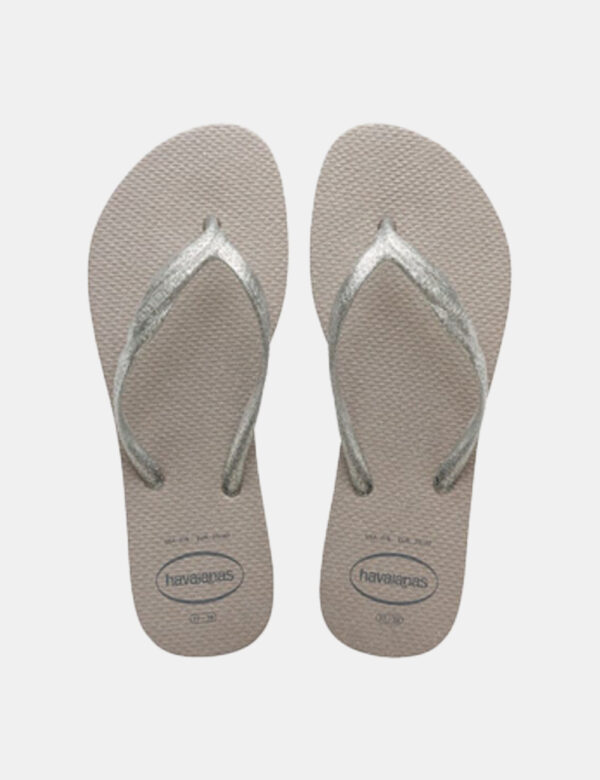 Infradito Havaianas Argento - Ciabatte modello infradito in total argento con stringa a Y coordinata e brillantini. La calza