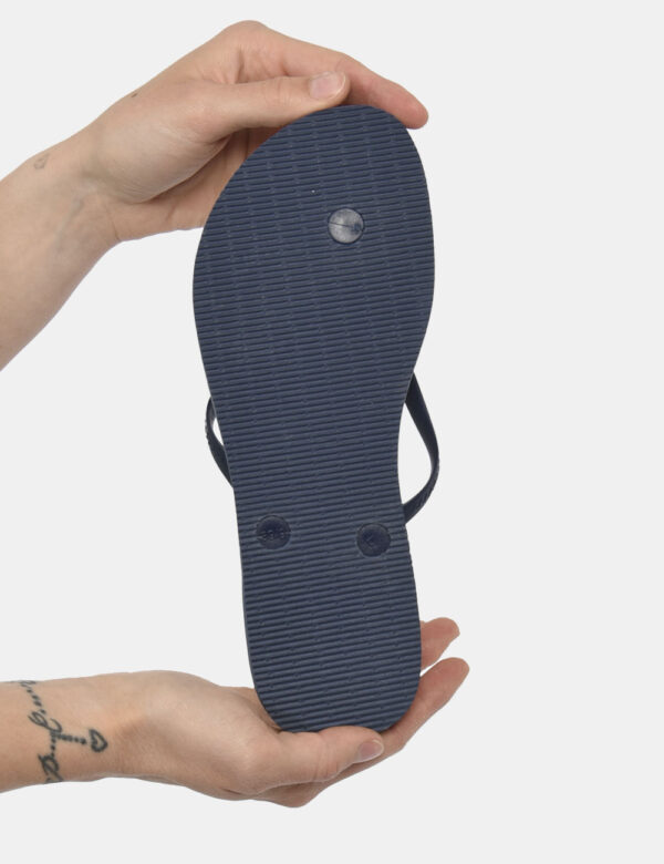 Infradito Havaianas Blu - Ciabatte modello infradito su base blu navy con stampa allover fiorellini in tinta viola più strin