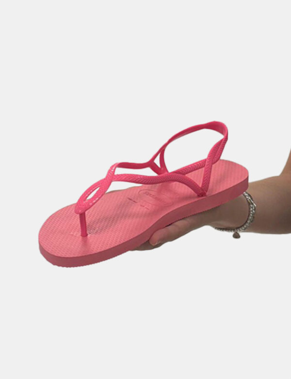 Infradito Havaianas Rosa - Ciabatte modello infradito in total rosa con stringa a Y coordinata. La calzata è comoda e aderen