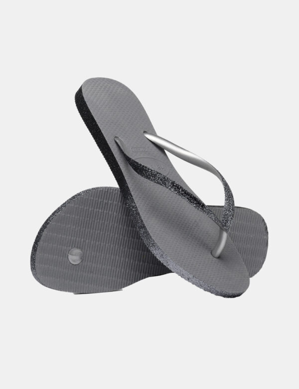 Infradito Havaianas Grigio - Ciabatte modello infradito in total grigio con glitter più stringa a Y coordinata e glitterata.