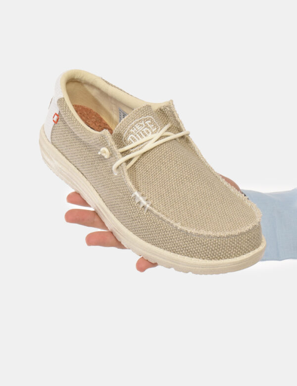 Scarpe Heydude Beige - Scarpe simil mocassino in tessuto beige con piccoli dettagli bianchi e rossi. L'indossatura è comoda
