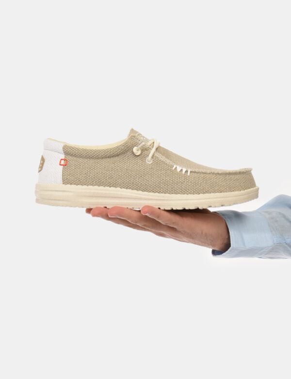 Scarpe Heydude Beige - Scarpe simil mocassino in tessuto beige con piccoli dettagli bianchi e rossi. L'indossatura è comoda
