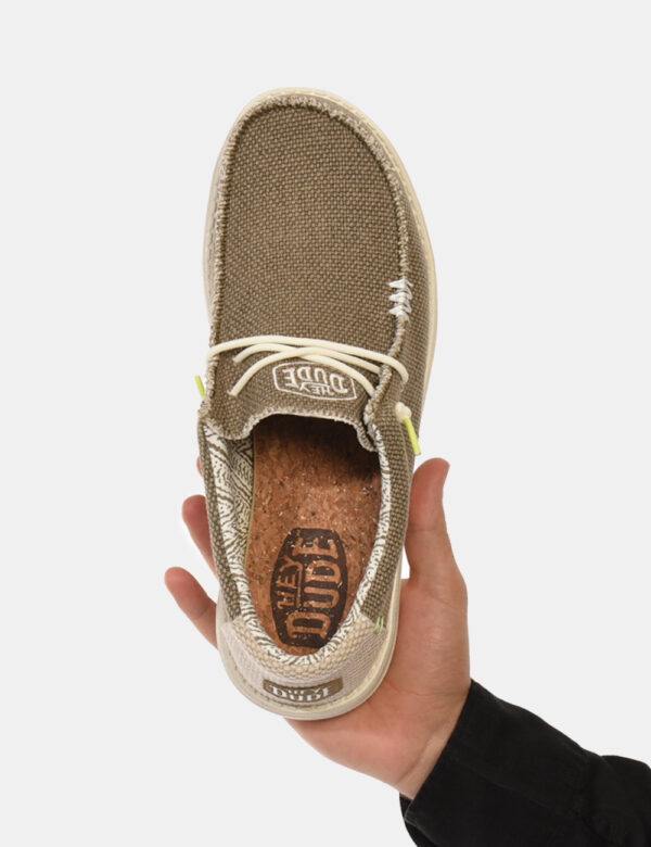 Scarpe Heydude Marrone - Scarpe simil mocassino in tessuto marrone con piccoli dettagli bianchi e verdi. L'indossatura è co