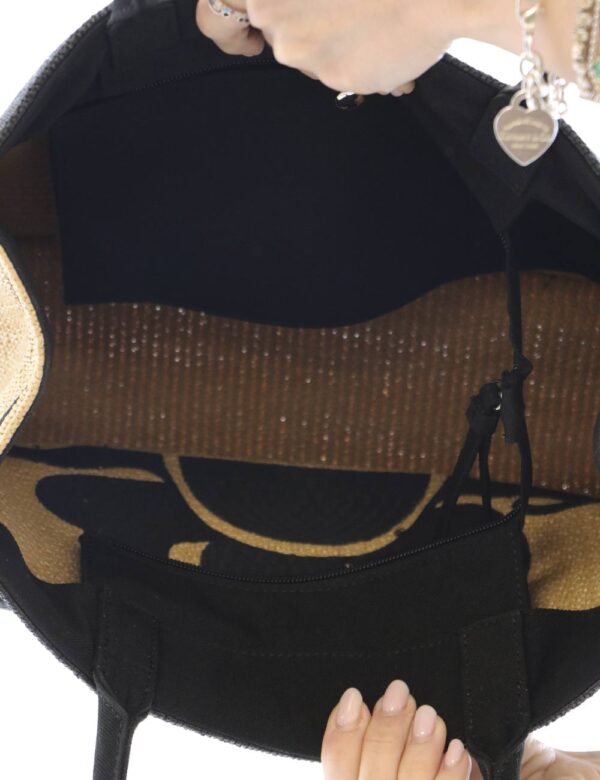 Borsa Sundek Beige - Borsa mare in simil paglia ed in tinta beige e nero, con logo brand coordinato. L'interno è capiente e