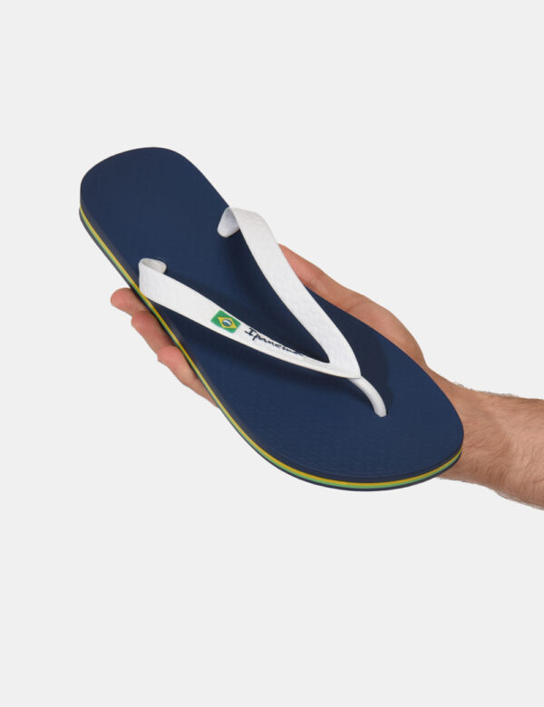 Infradito Ipanema Blu - Ciabatte modello infradito su base blu elettrico con cinturino a Y bianco. La calzata è comoda e ade