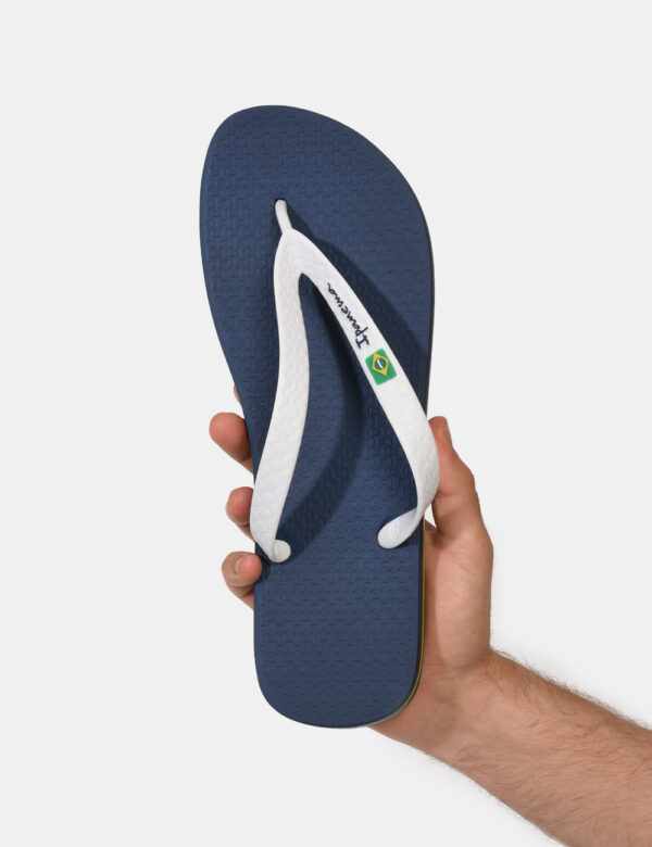 Infradito Ipanema Blu - Ciabatte modello infradito su base blu elettrico con cinturino a Y bianco. La calzata è comoda e ade