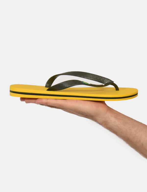 Infradito Ipanema Giallo - Ciabatte modello infradito su base gialla con cinturino a Y in verde militare. La calzata è comod