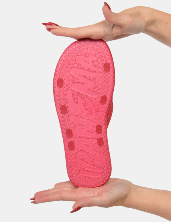 Ciabatte Ipanema Rosa - Ciabatte modello sandalo in total rosa intenso. La calzata è comoda e aderente. La suola sagomata ga