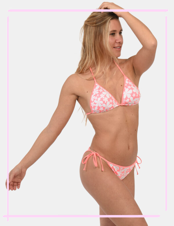 Slip Sundek Rosa - Slip costume modello sgambato su base rosa con stampa allover floreale bianca. La vestibilità è morbida e