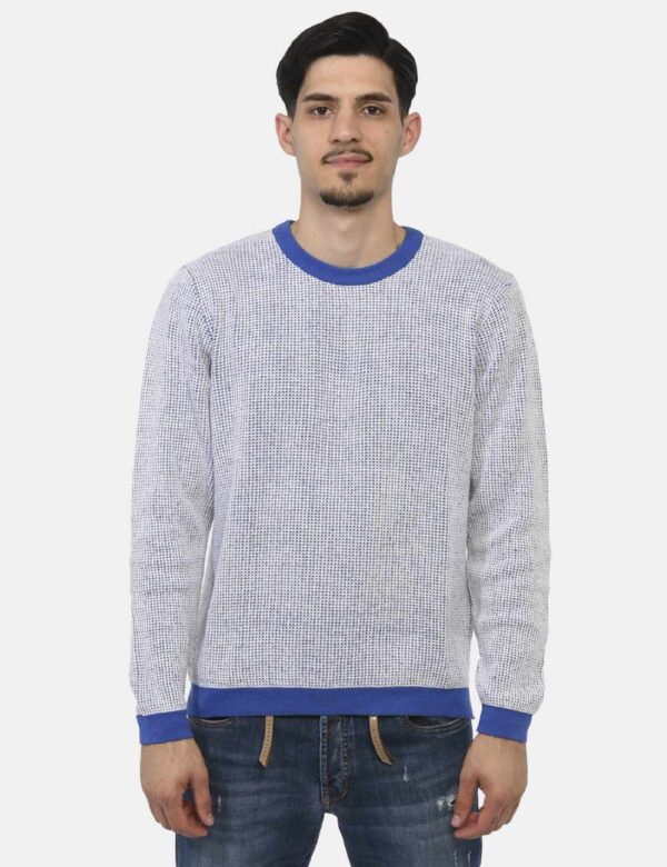 Maglione Berna Bianco - Originale maglione leggero su base blu elettrico con trama simil nido d'ape in bianco. La vestibilit