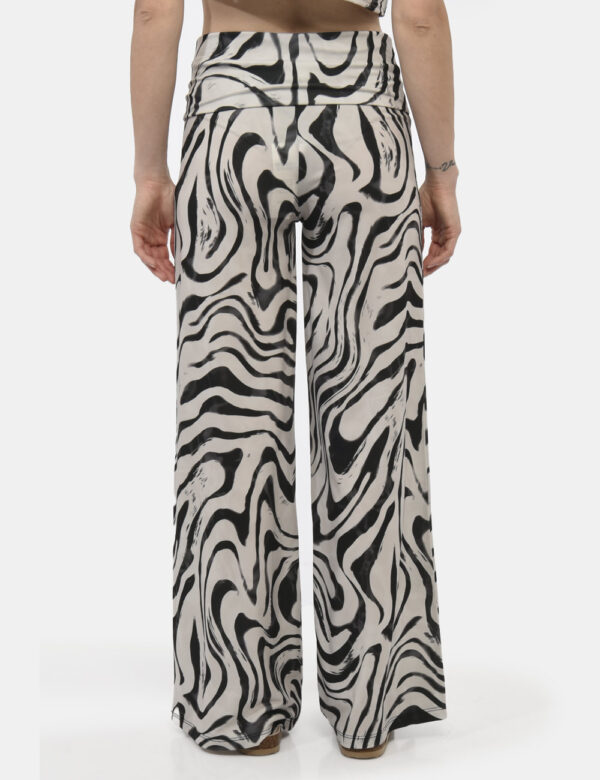 Pantaloni Rue De Clerie Nero - Pantaloni eleganti e larghi su base beige con fantasia nera. La vestibilità è pratica e regol