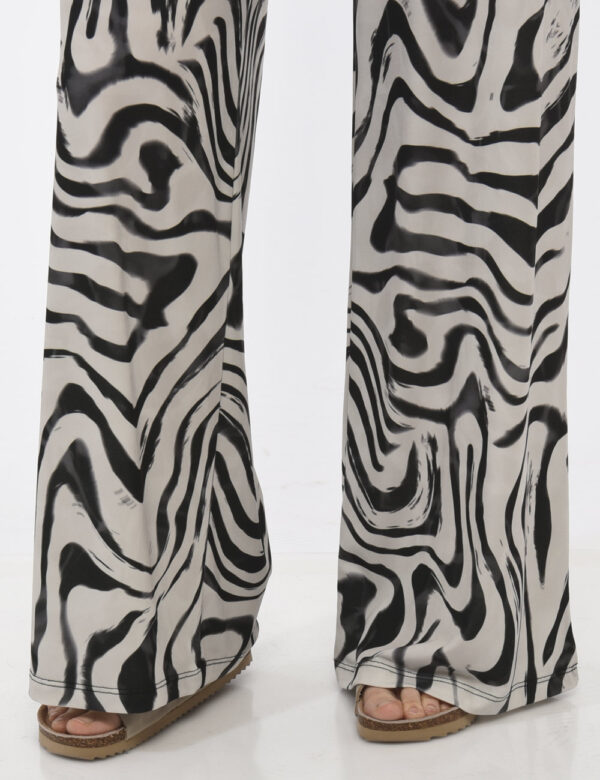 Pantaloni Rue De Clerie Nero - Pantaloni eleganti e larghi su base beige con fantasia nera. La vestibilità è pratica e regol