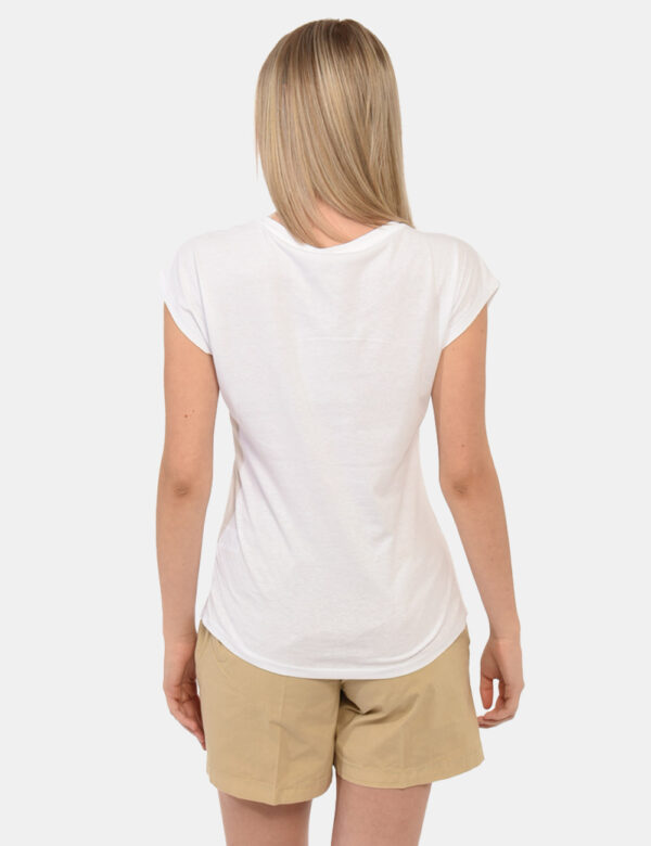 T-shirt Yes Zee Bianco - T-shirt su base bianca con stampa ricamata in tonalità beige. La vestibilità è morbida e regolare.
