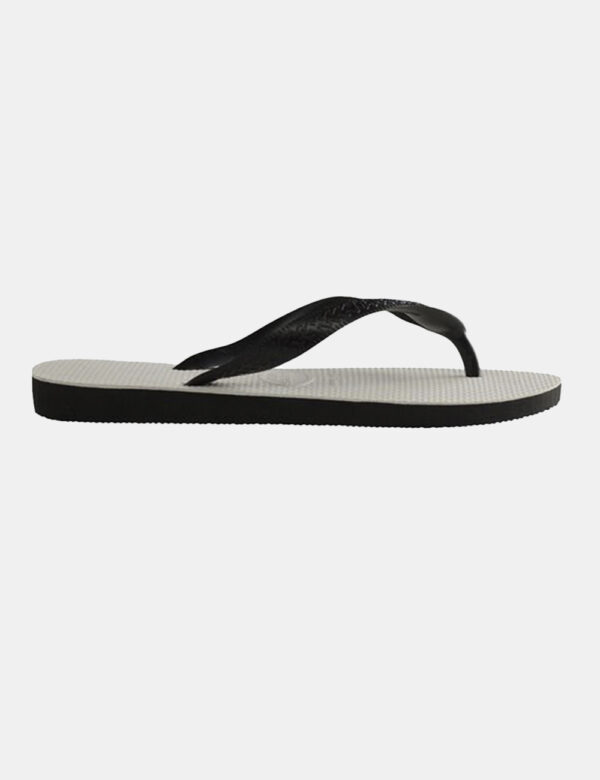 Infradito Havaianas Nero - Ciabatte modello infradito su base nera con suola bianca più stringa a Y coordinata. La calzata è