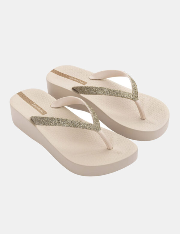 Infradito Ipanema Beige - Ciabatte modello infradito in total beige con cinturino a Y glitterato. La calzata è comoda e ader