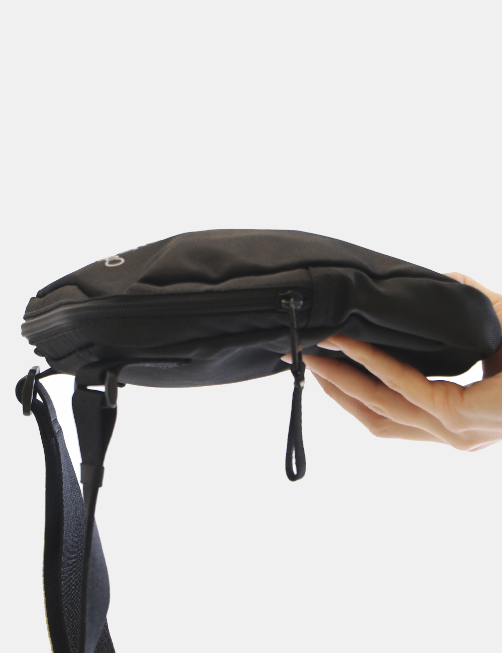 K50K510100-SU_BDS_PE24_2 Borsello Calvin Klein Nero - Borsello da uomo in total nero con piccolo logo brand bianco. Presente un unico scompartimento