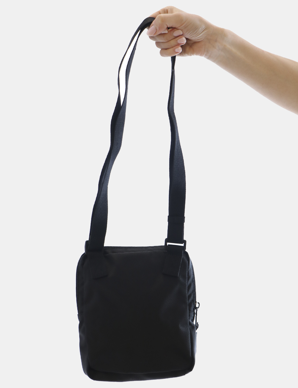 K50K510100-SU_BDS_PE24_3 Borsello Calvin Klein Nero - Borsello da uomo in total nero con piccolo logo brand bianco. Presente un unico scompartimento