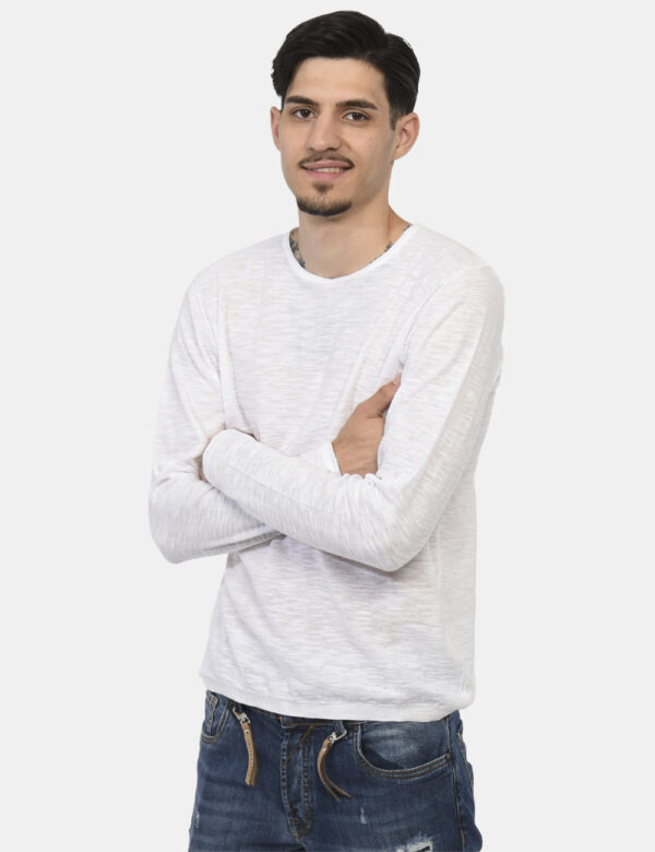 Maglione Sseinse Bianco - Maglione leggero in total bianco con girocollo classico. La vestibilità è morbida e regolare. Il m