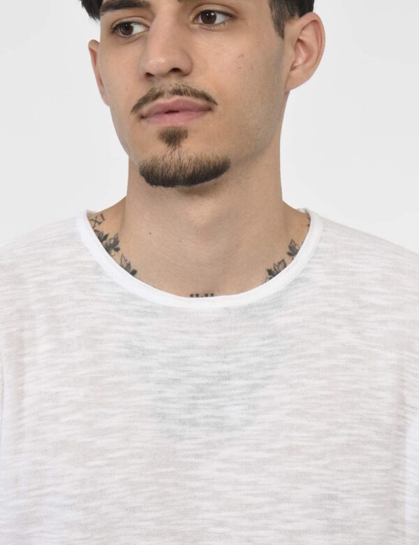 Maglione Sseinse Bianco - Maglione leggero in total bianco con girocollo classico. La vestibilità è morbida e regolare. Il m