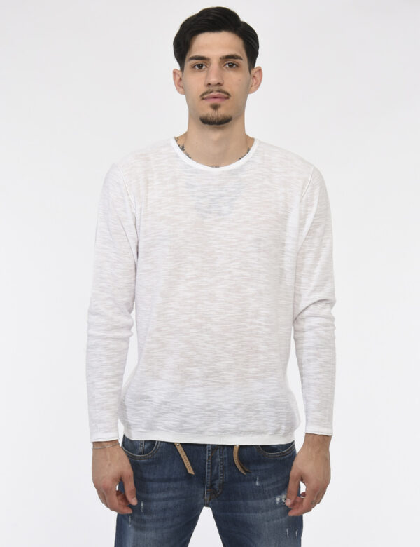 Maglione Sseinse Bianco - Maglione leggero in total bianco con girocollo classico. La vestibilità è morbida e regolare. Il m