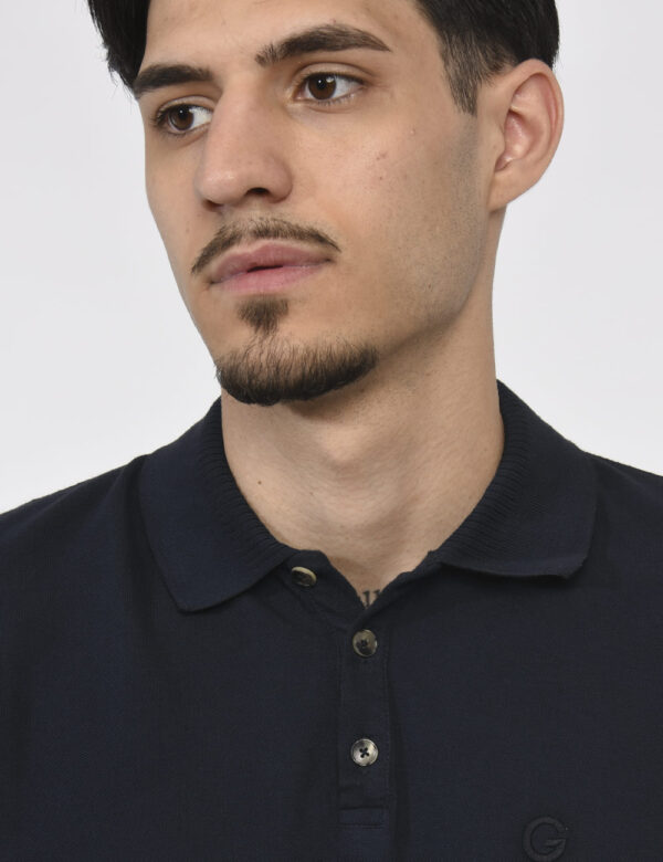 Polo Gazzarrini Blu - Polo classica in total blu navy. Presente colletto alla peter pan più bottoni ad asola ad altezza giro