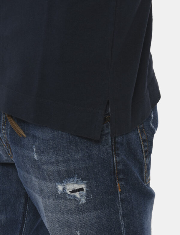 Polo Gazzarrini Blu - Polo classica in total blu navy. Presente colletto alla peter pan più bottoni ad asola ad altezza giro
