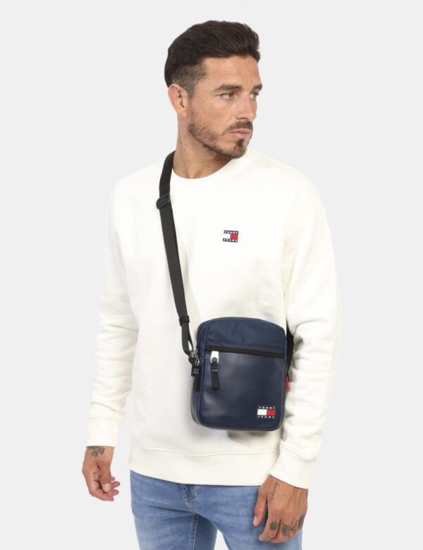 Borsello TOMMY HILFIGER Blu - Cod. art. AM0AM12390 OVVi ricordiamo che tutti i nostri articoli sono originali.