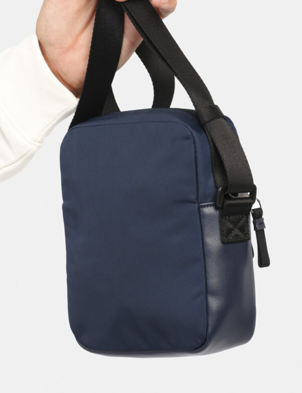 Borsello TOMMY HILFIGER Blu - Cod. art. AM0AM12390 OVVi ricordiamo che tutti i nostri articoli sono originali.