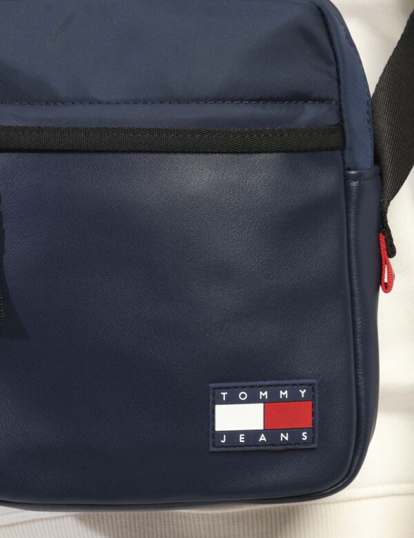 Borsello TOMMY HILFIGER Blu - Cod. art. AM0AM12390 OVVi ricordiamo che tutti i nostri articoli sono originali.