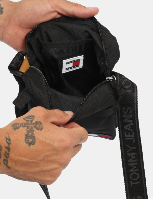 Zaino TOMMY HILFIGER Nero - Cod. art. AM0AM12413 OVVi ricordiamo che tutti i nostri articoli sono originali.