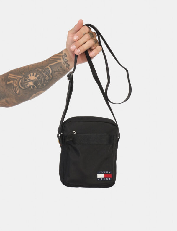 Zaino TOMMY HILFIGER Nero - Cod. art. AM0AM12413 OVVi ricordiamo che tutti i nostri articoli sono originali.