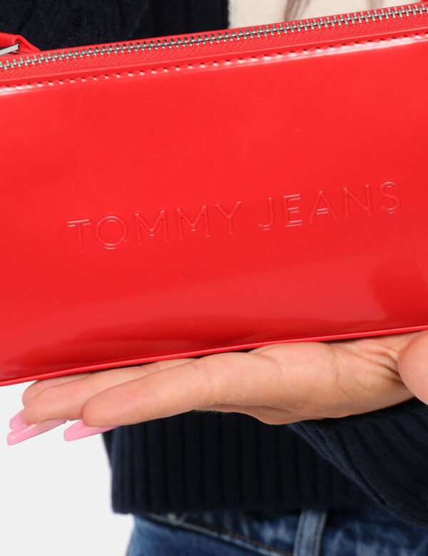 Borsa TOMMY HILFIGER Rosso - Cod. art. AW0AW16267 OVVi ricordiamo che tutti i nostri articoli sono originali.