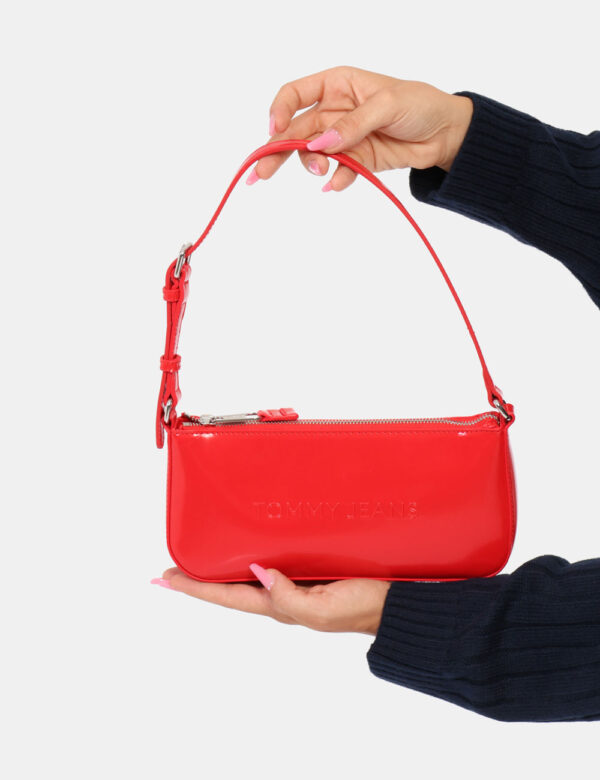 Borsa TOMMY HILFIGER Rosso - Cod. art. AW0AW16267 OVVi ricordiamo che tutti i nostri articoli sono originali.