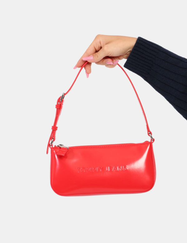 Borsa TOMMY HILFIGER Rosso - Cod. art. AW0AW16267 OVVi ricordiamo che tutti i nostri articoli sono originali.