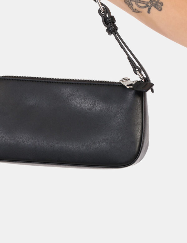 Borsa TOMMY HILFIGER Nero - Cod. art. AW0AW16270 OVVi ricordiamo che tutti i nostri articoli sono originali.