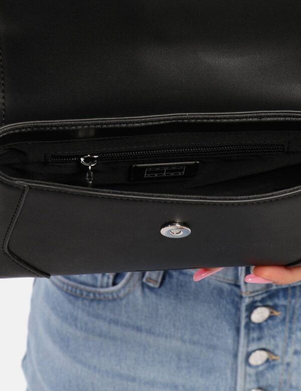 Borsa TOMMY HILFIGER Nero - Cod. art. AW0AW16282 OVVi ricordiamo che tutti i nostri articoli sono originali.