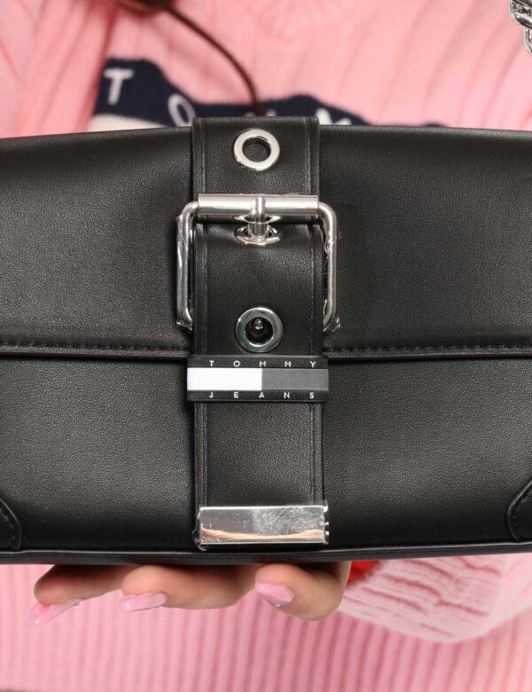 Borsa TOMMY HILFIGER Nero - Cod. art. AW0AW16282 OVVi ricordiamo che tutti i nostri articoli sono originali.
