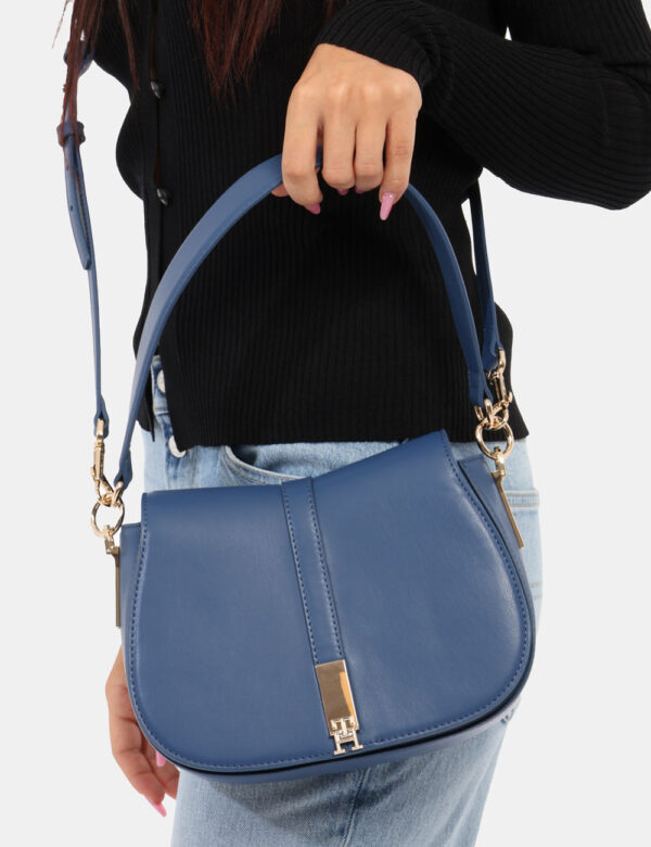 Borsa TOMMY HILFIGER Blu - Cod. art. AW0AW16285 OVVi ricordiamo che tutti i nostri articoli sono originali.