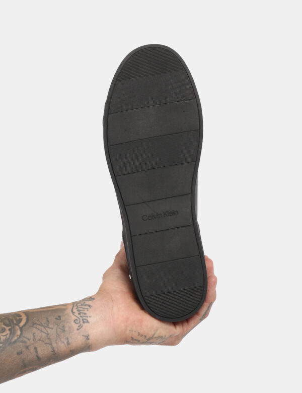 Scarpe Calvin Klein Nero - Stivaletti stringati in total nero ed in cuoio. L'indossatura è pratica e confortevole, oltre che