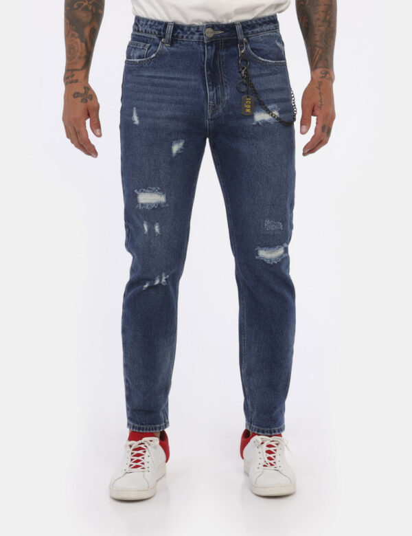 Jeans Icon Jeans - Jeans in total blu denim dark con tasche sagomate sul fronte e tasche a toppa sul retro. Ulteriore dettag