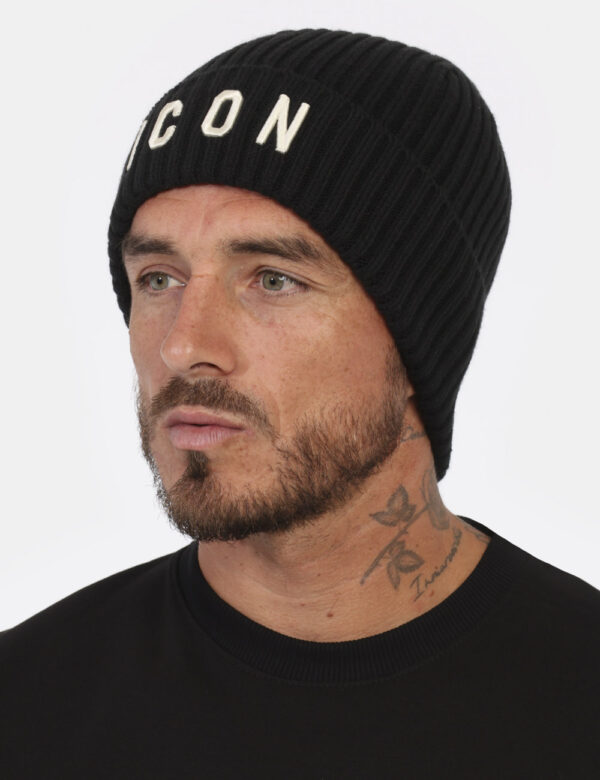 Cappello Icon Nero - Cappello modello berretto in total nero con logo brand ricamato bianco. Il capo presenta risvoltino ed