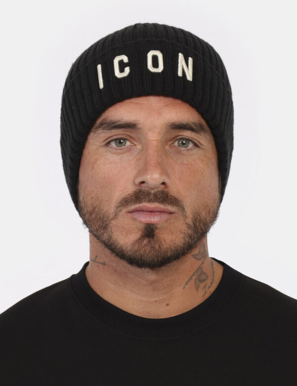 Cappello Icon Nero - Cappello modello berretto in total nero con logo brand ricamato bianco. Il capo presenta risvoltino ed